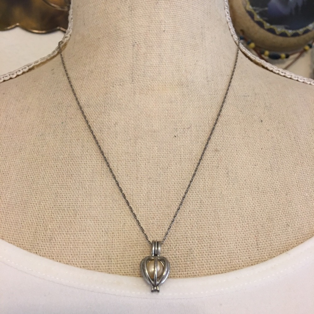 Vintage silver plated cage pendant & pearl w/chain